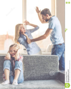 familia-que-tiene-una-pelea-81617011