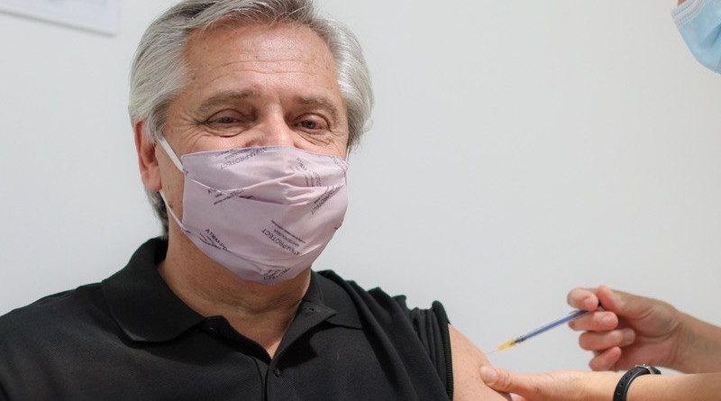 Presidente-Alberto-Fernandez-es-vacunado-con-la-Sputnik-V-800x445