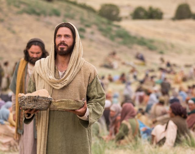 jesus-feeds-the-5000-640x506