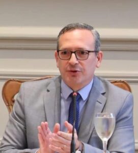 Alfredo Valeejos