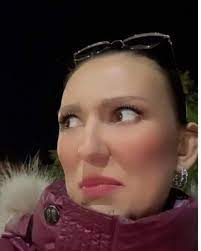 mujer enojada en belgica