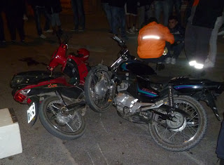 accidente emtre motos empedrado