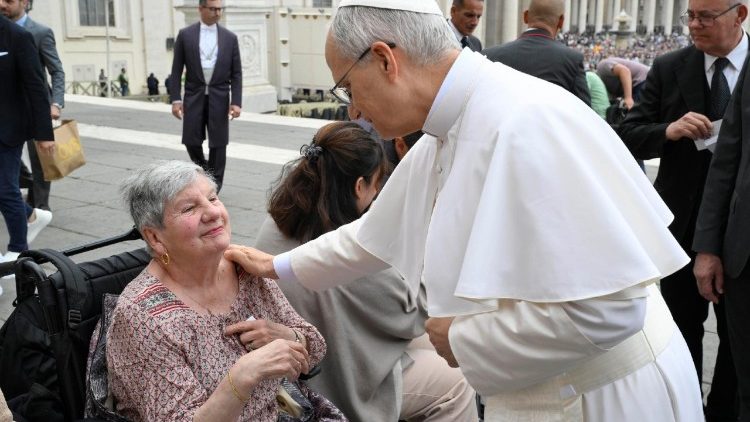 papa leon con ancianos