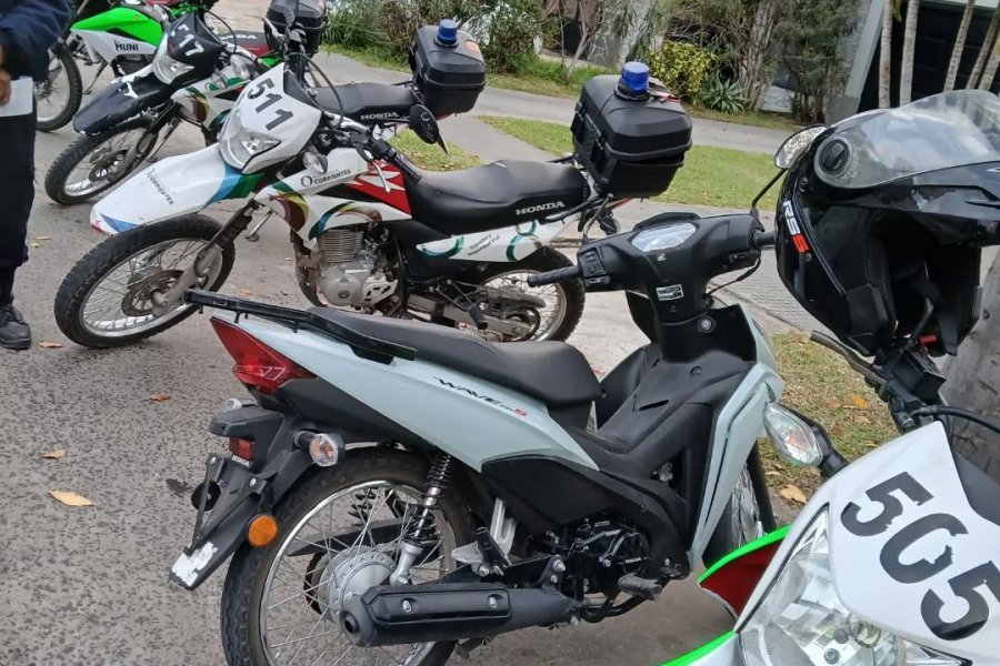 MOTOS